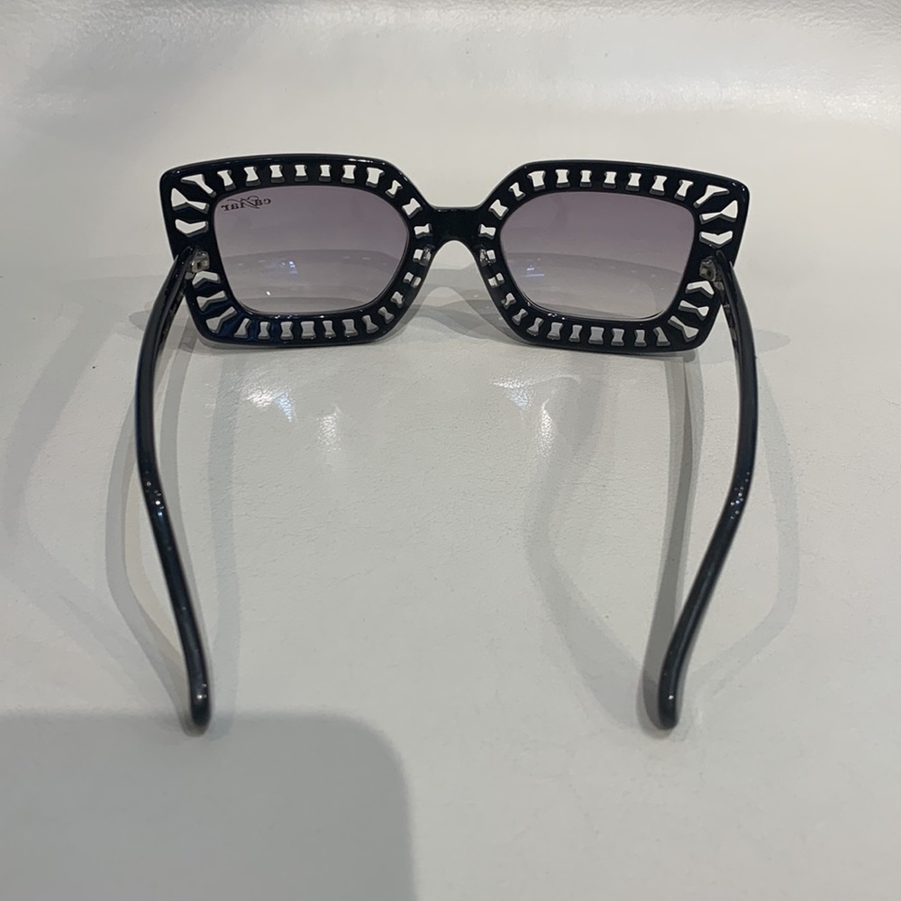 New Women’s Caviar Sunglasses - Picture 5 of 12
